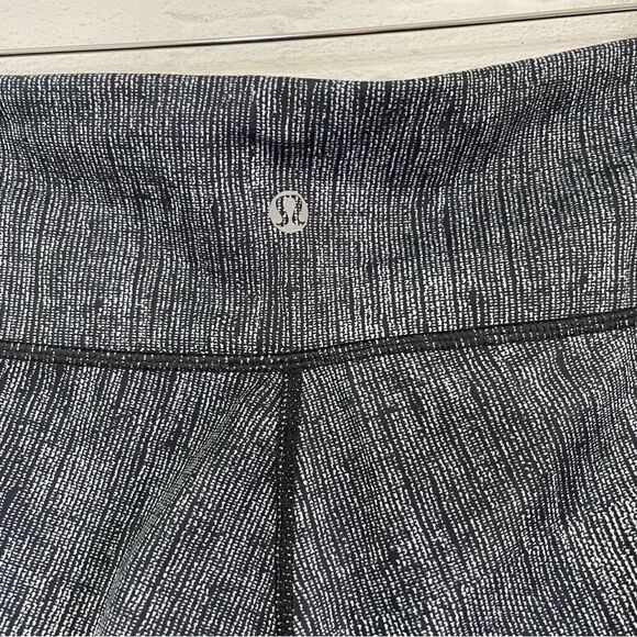 Lululemon Wunder Under Crop Full-On Luxtreme Size 8 - Picture 3 of 8